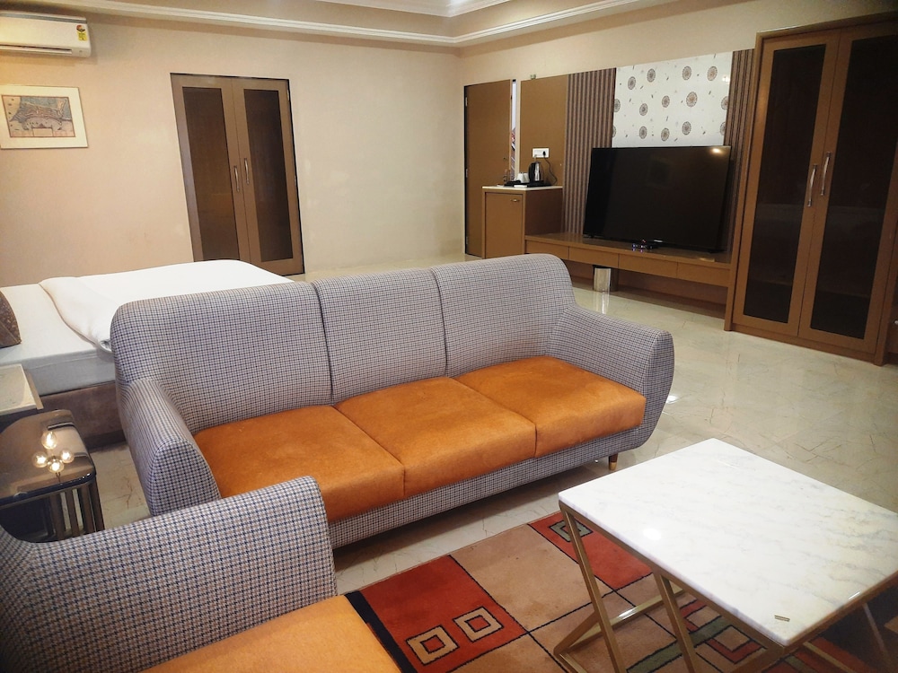 Luxury Double Room, 2 Bedrooms, Executive Level photo 3