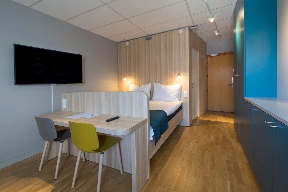 Standard Room, 1 Queen Bed, Kitchenette - Photo 3