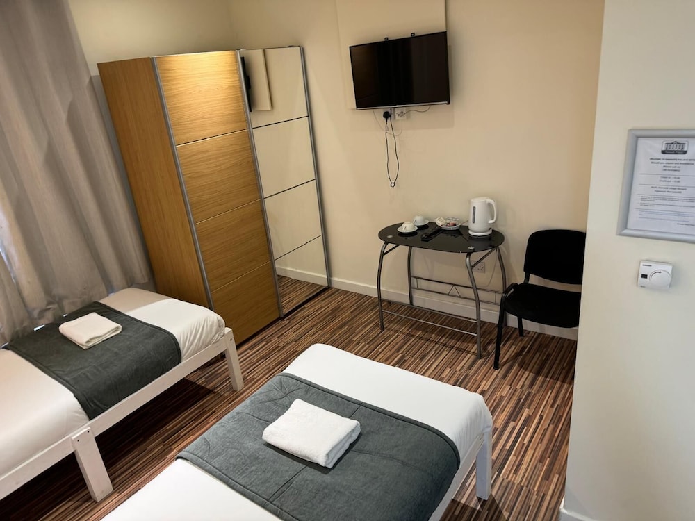 Standard Double Or Twin Room, Shared Bathroom photo 3
