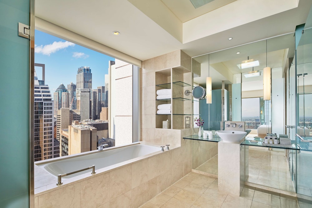 Deluxe Suite (Club Access) thumbnail 6