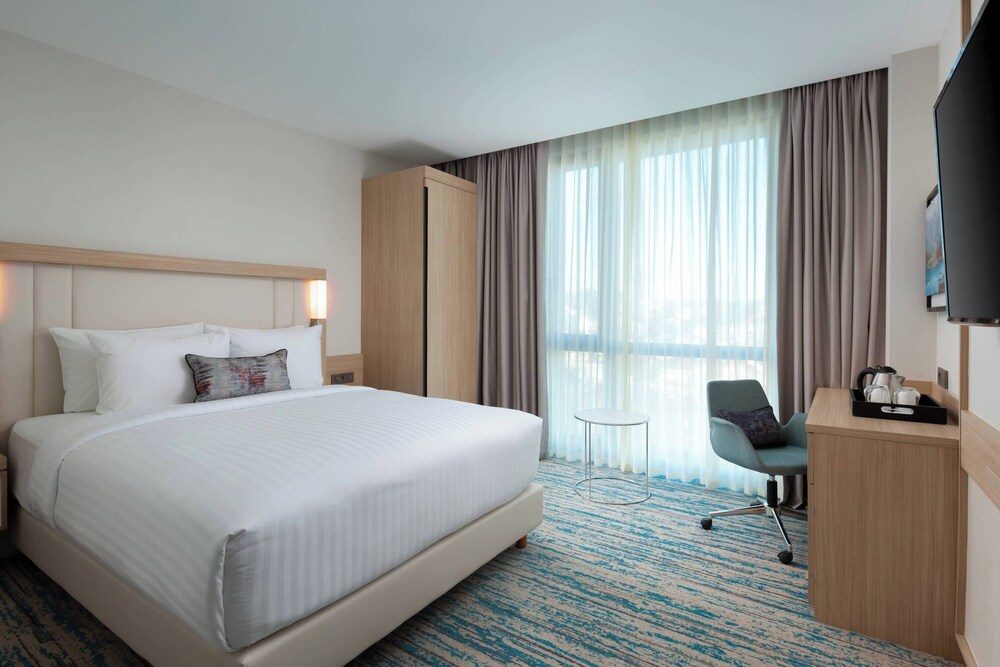 Standard Room, 1 Queen Bed, City View - Photo 5