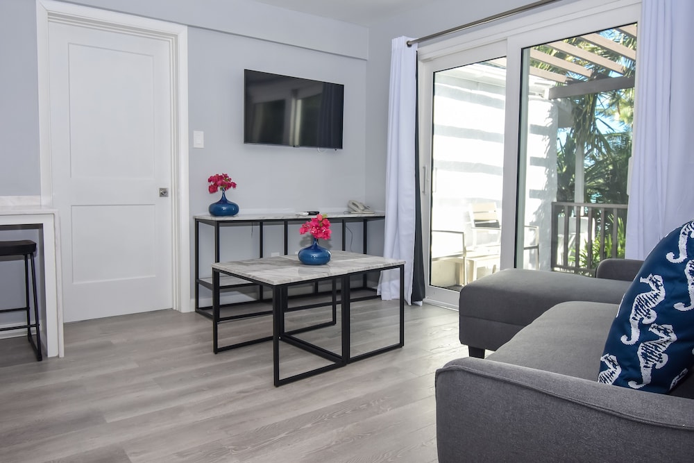 Duplex, Ocean View photo 3