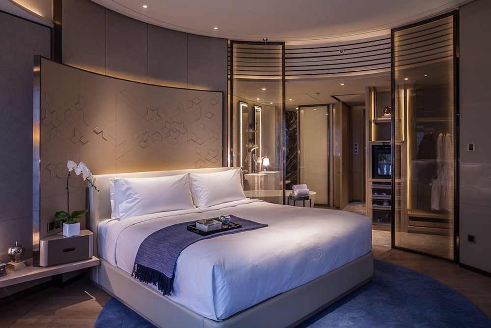 Classic Room, 1 King Bed, City View (High Floor)