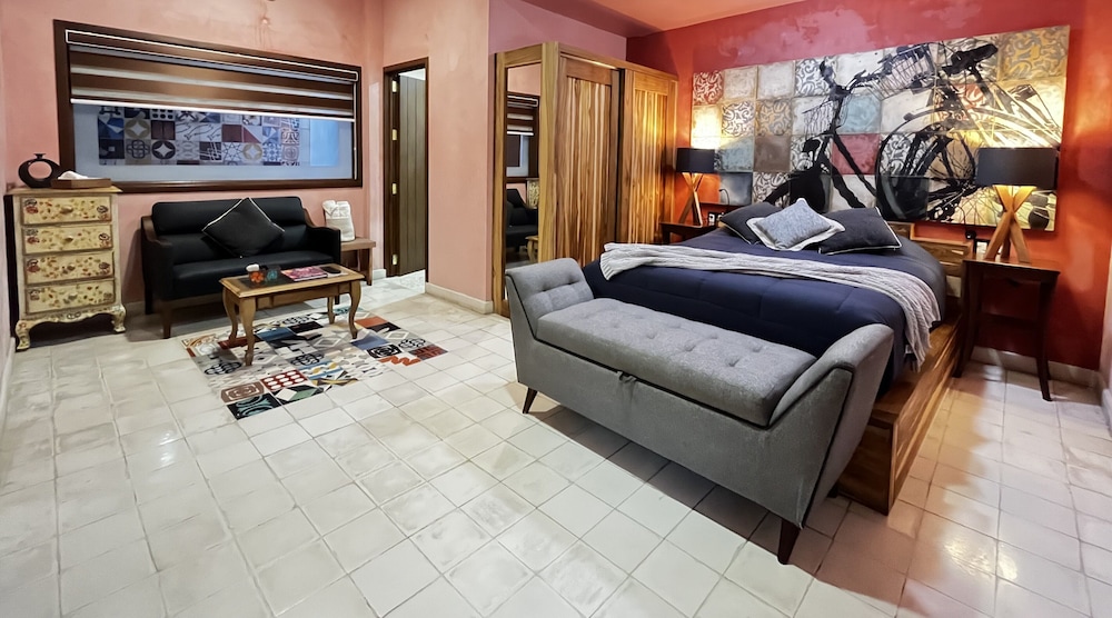 Junior Studio Suite, 1 Queen Bed, Ground Floor