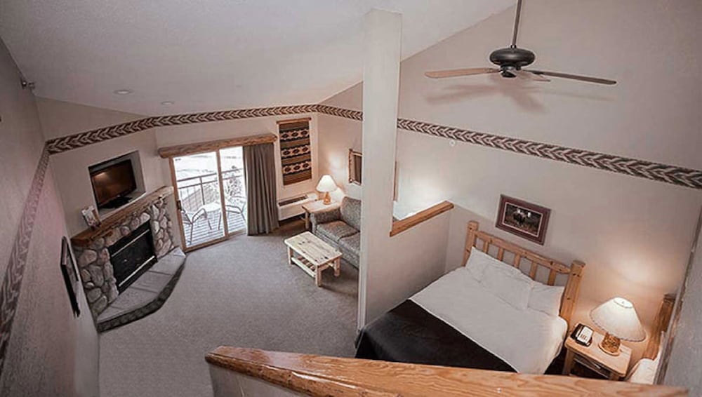 Loft Fireplace - Water Park Included photo 1