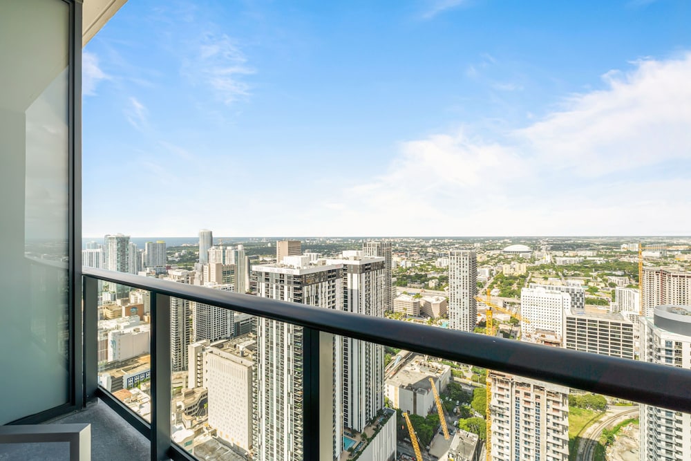 Studio Suite, Balcony, City View photo 3
