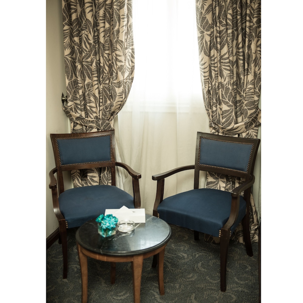 Standard Room with City View (Queen Bed) photo 3