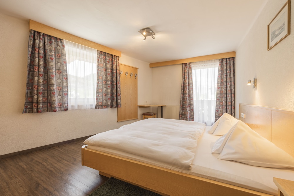 Family Double Room, 1 Bedroom, Balcony (Edelweiß) photo 1