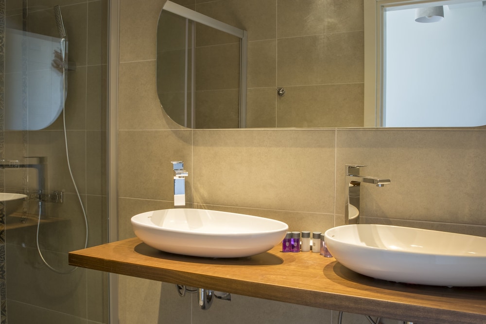 Standard Room, 2 Bedrooms, Balcony, Partial Sea View photo 2