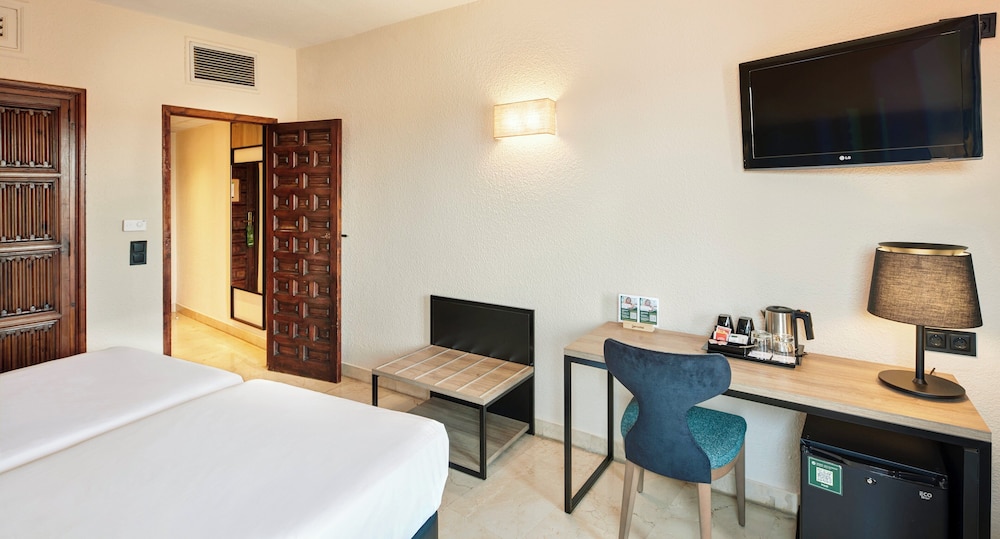 Classic Twin Room (Exterior View) - Photo 5