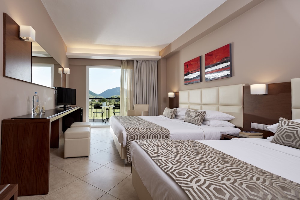 Superior Triple Room photo 2