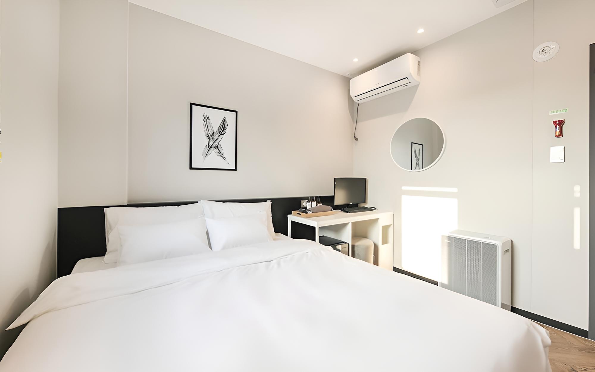 Room (Premium (Non-smoking)(OTT)) - Photo 12