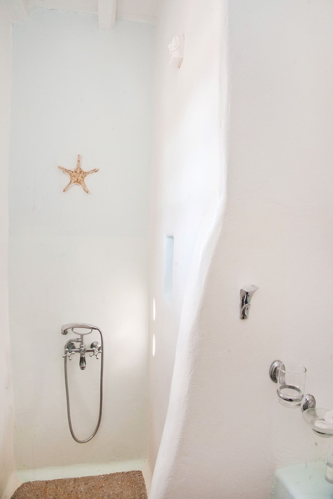 Twin Room - Photo 4