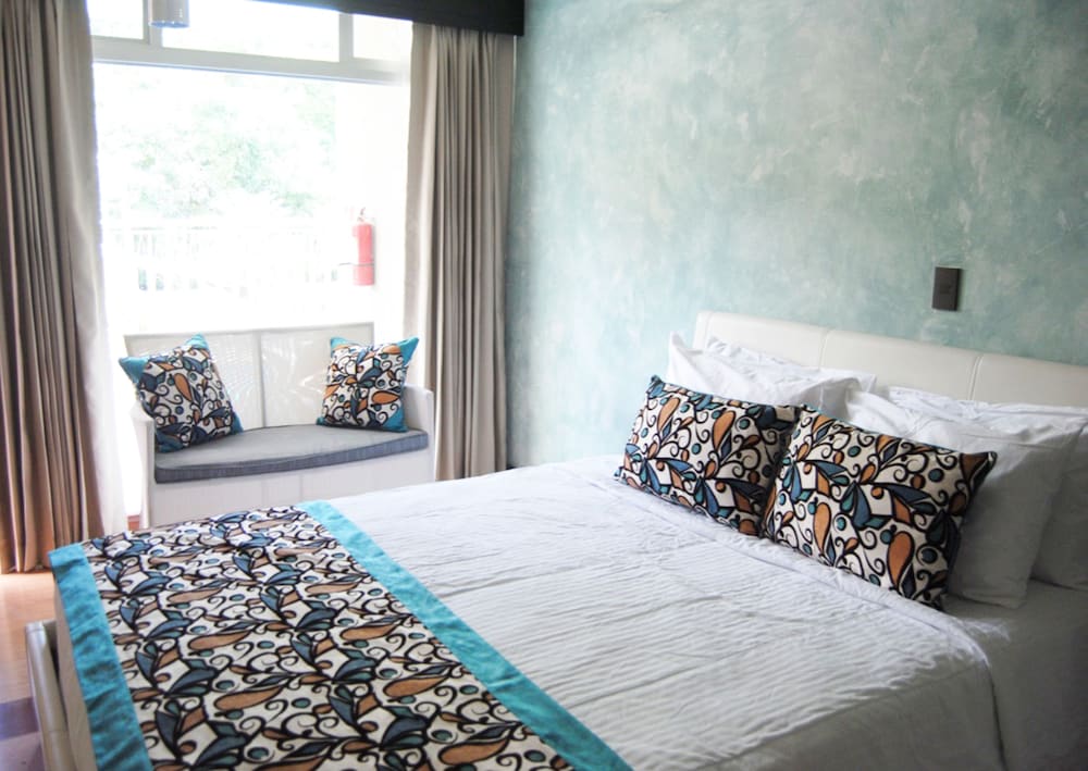 Standard Room, 1 Queen Bed photo 2