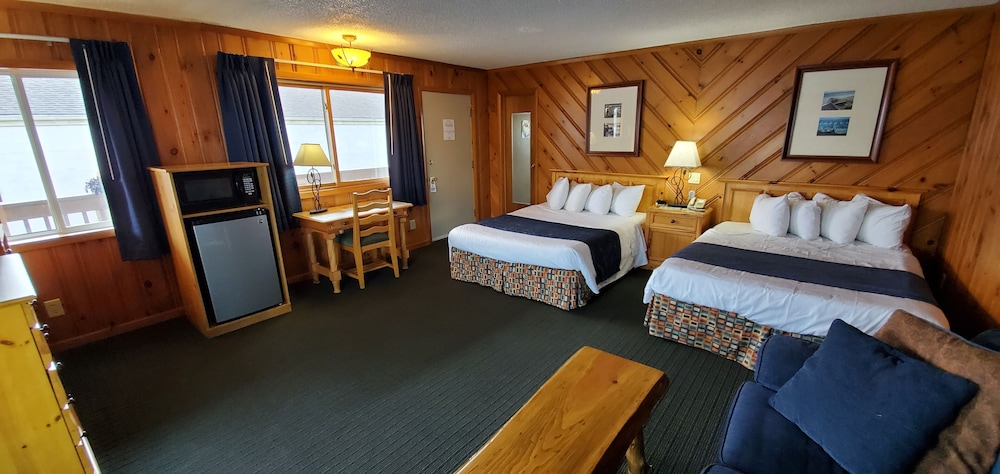 Premium Suite, 2 Queen Beds, Lakeside photo 1