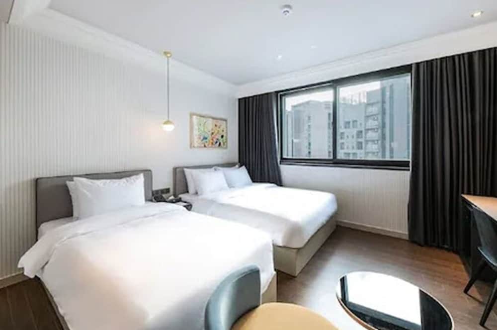 Standard Twin Room, City View - Photo 1