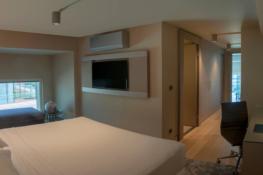 Loft, 2 Bedrooms, City View, Corner