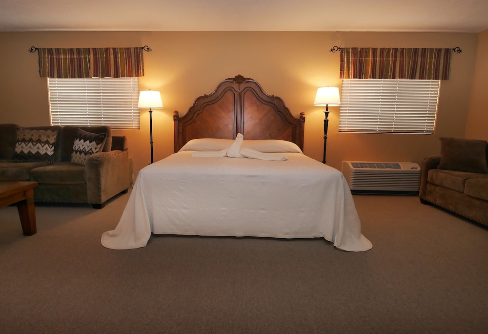 King Suite (No Pets)