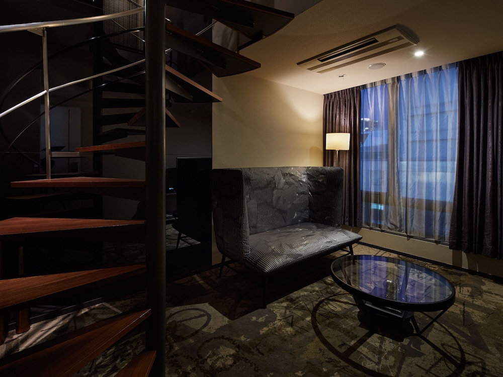 Run of the House Suite, Non Smoking (Room type and Bed type will be determined by hotel) (37-52sqm) photo 3
