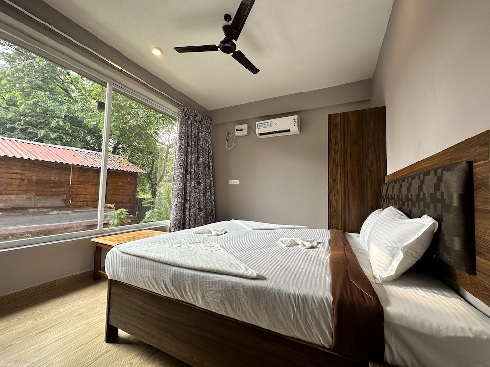 Deluxe Room - Photo 26