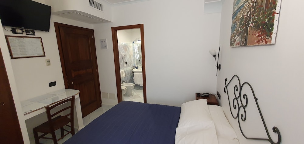 Economy Room, Non Smoking photo 2