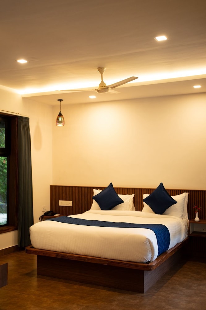 Suite, Balcony, Garden View photo 3