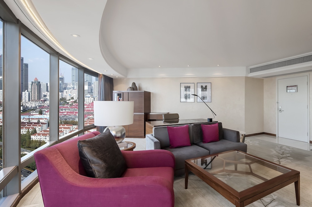 Suite, 1 King Bed, City View (Diplomatic) - Photo 1