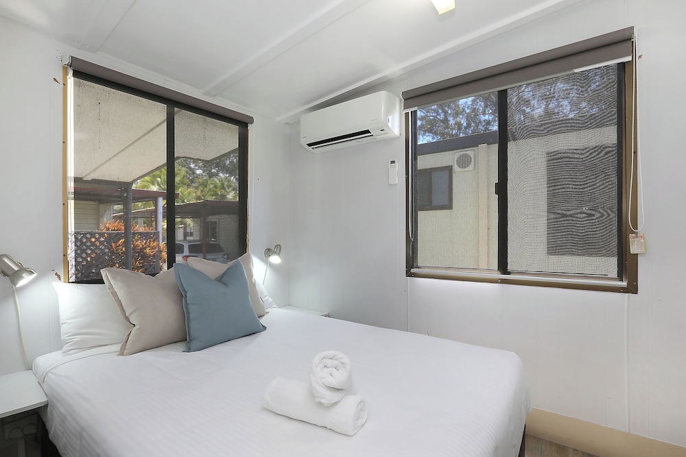 Basic Cabin - Sleeps 4 - Dog Friendly photo 3