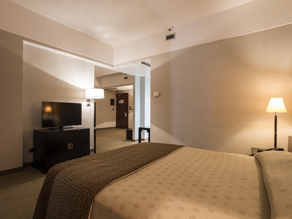 Suite - Photo 2