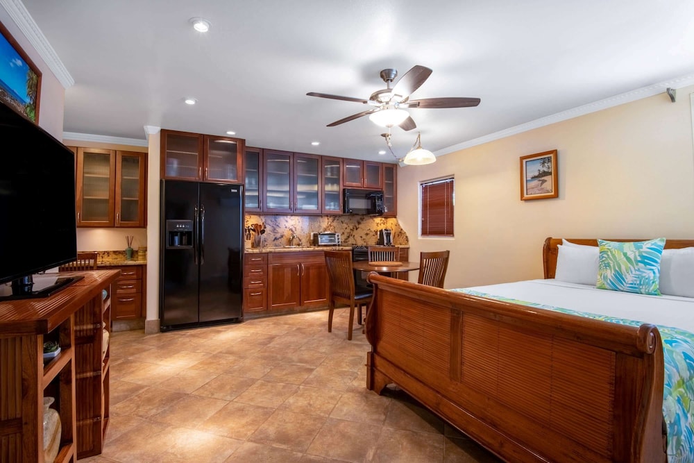1 Queen Bed, Kamehameha Studio Suite, Non-Smoking - Photo 4