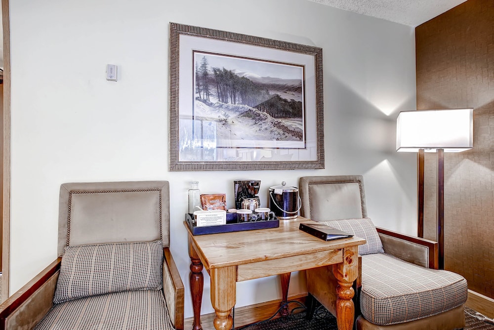 Room, 2 Queen Beds - Photo 7
