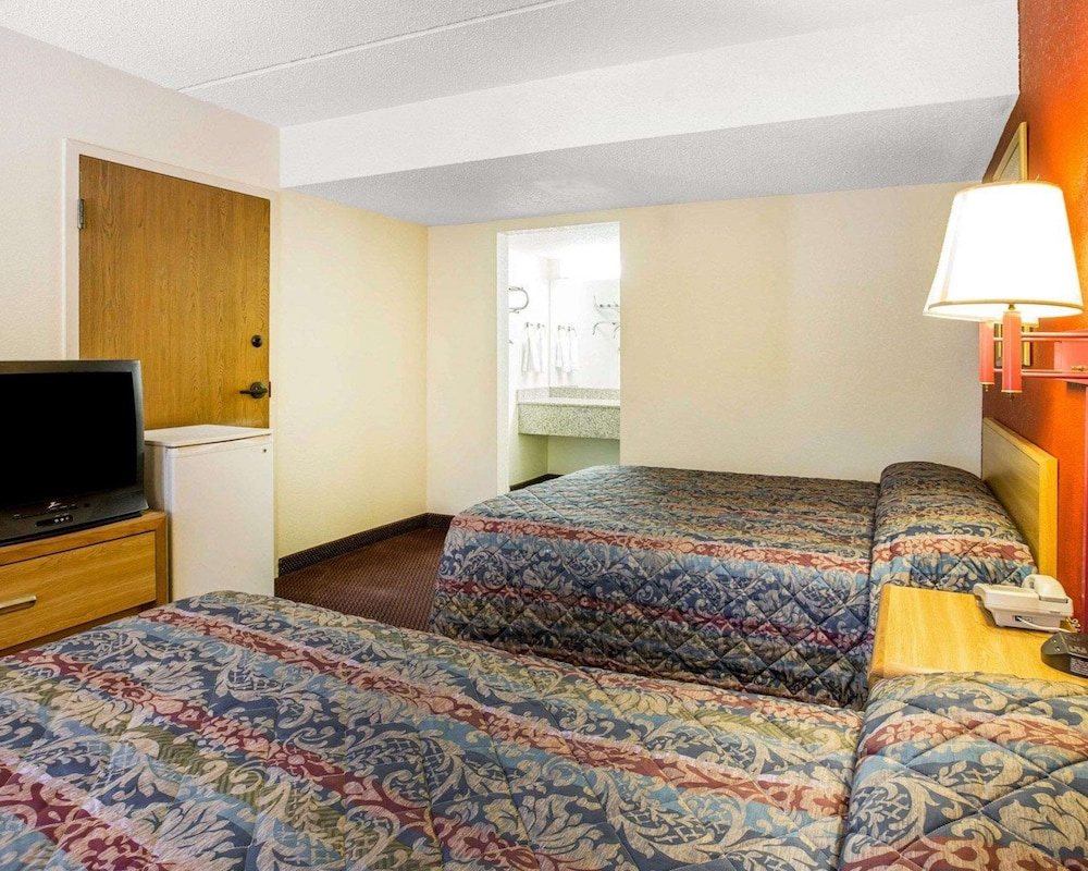 Standard Double Room, 2 Double Beds, Smoking - Photo 3