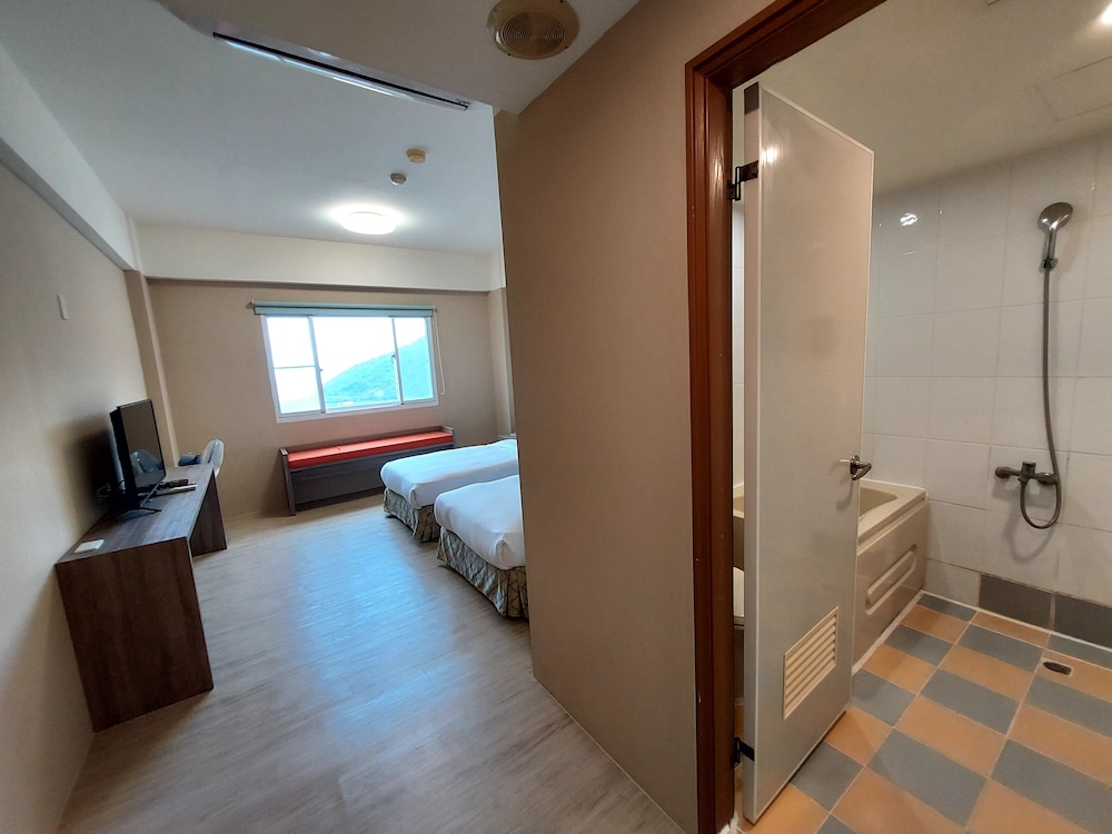 Basic Twin Room photo 3