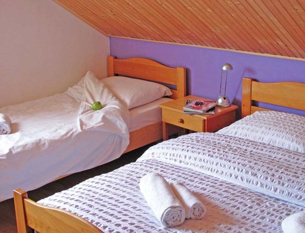 Economy Room, 1 Bedroom, Non Smoking, Shared Bathroom photo 2