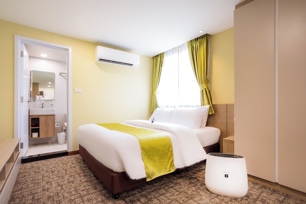 Deluxe King Room photo 2