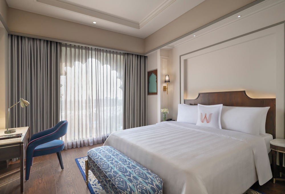 Deluxe Room, 1 Queen Bed photo 3