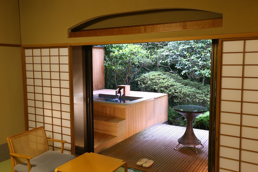 2Japanese-Style Rooms With Open-Air Bath, 12 Tatami+4.5 Tatami (50SQM),Non-Smoking photo 2
