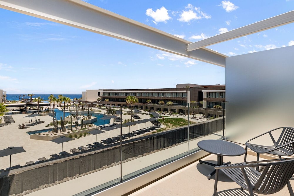 Junior Suite Ocean View King