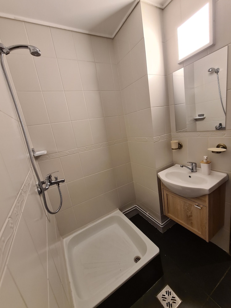 Deluxe Room - Photo 9