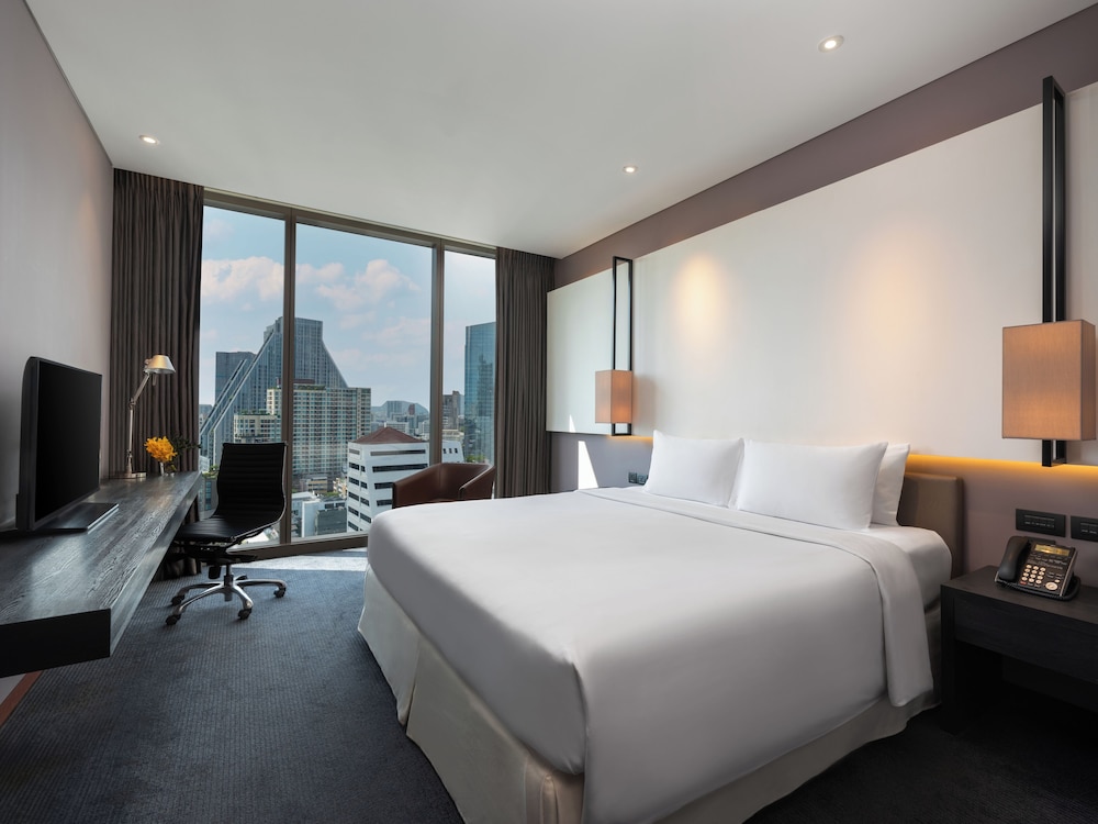 Executive Room, 1 King Bed - Photo 8