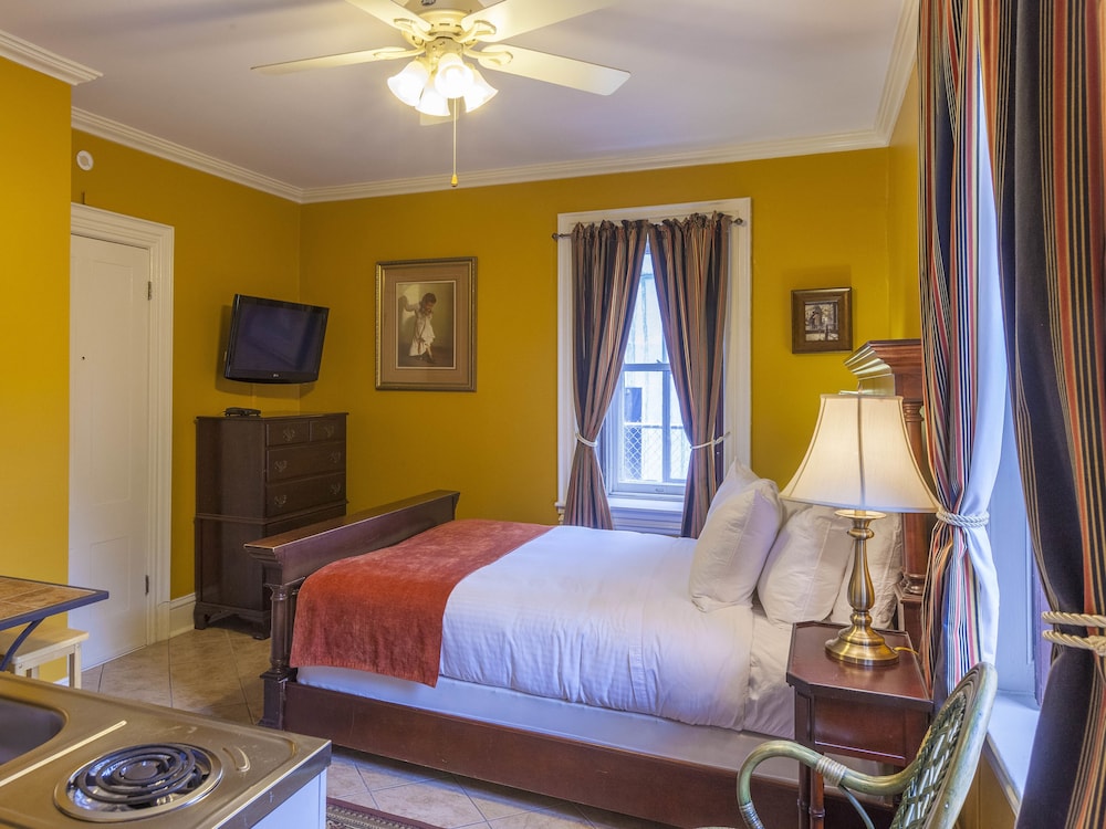Superior Studio Suite, 1 Queen Bed photo 2