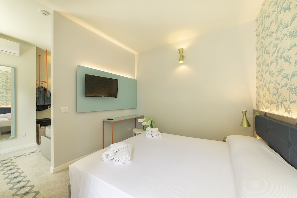 Standard Suite, Multiple Beds photo 3