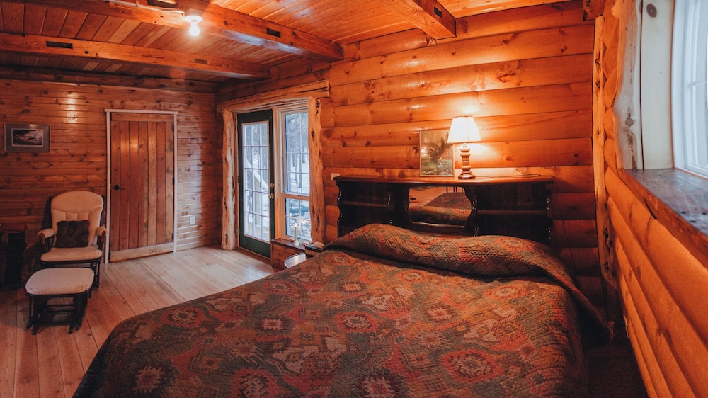 Outdoorsman Suite - Partial Lake View photo 1