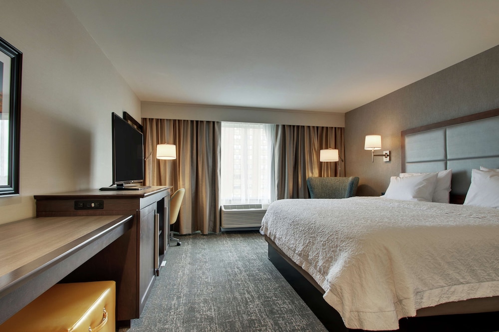 Room, 1 King Bed, Non Smoking (Drinks & Snacks)