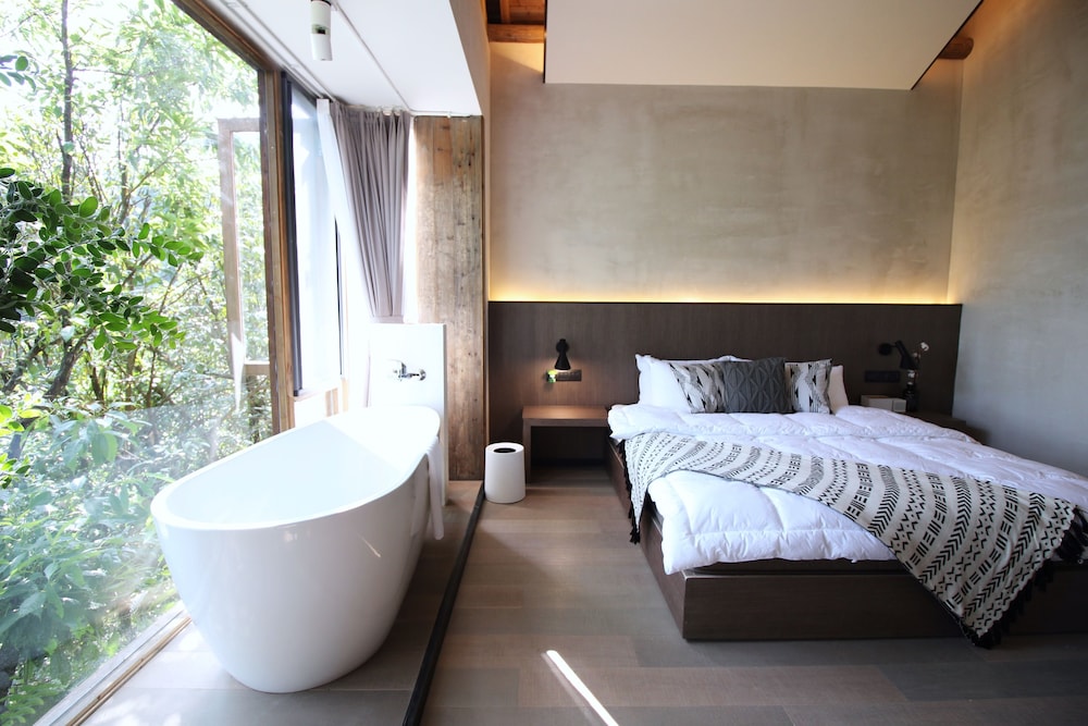 Standard Double Room(1st Floor)