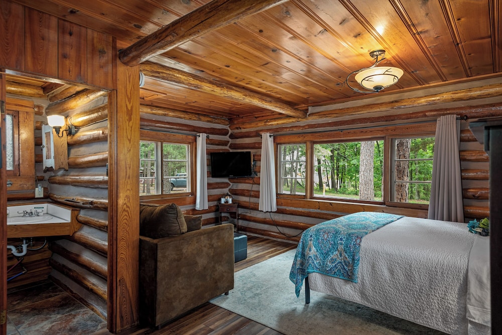 Comfort Cabin, 1 Queen Bed with Sofa bed (Cabin 2) photo 2