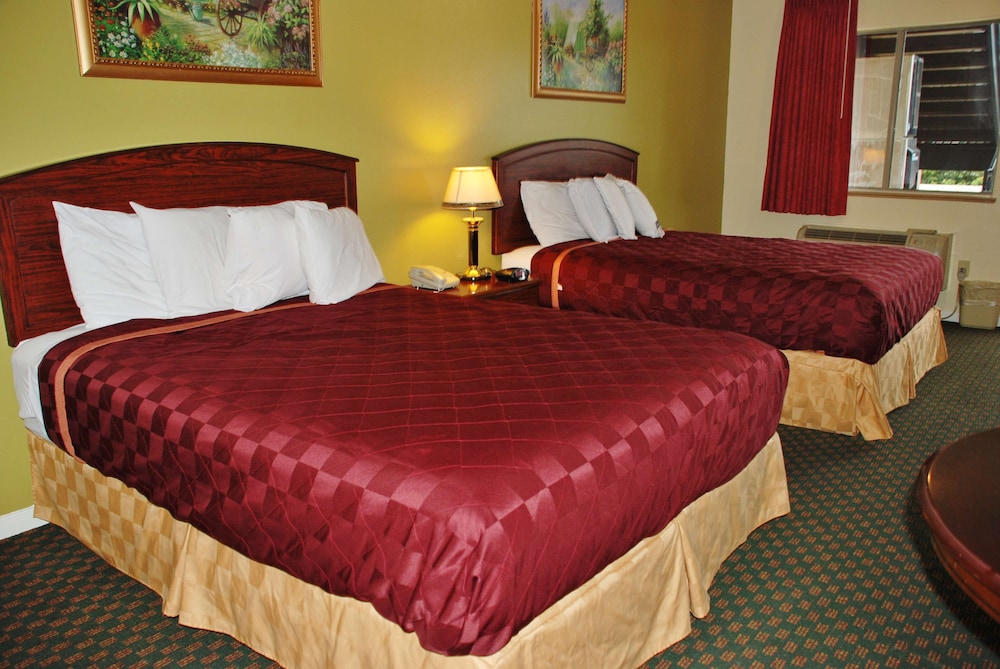 Room, 2 Double Beds - Photo 3