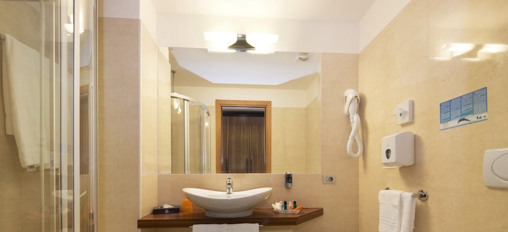 Superior Triple Room photo 3