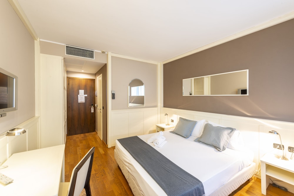 Standard Double Room - Photo 5