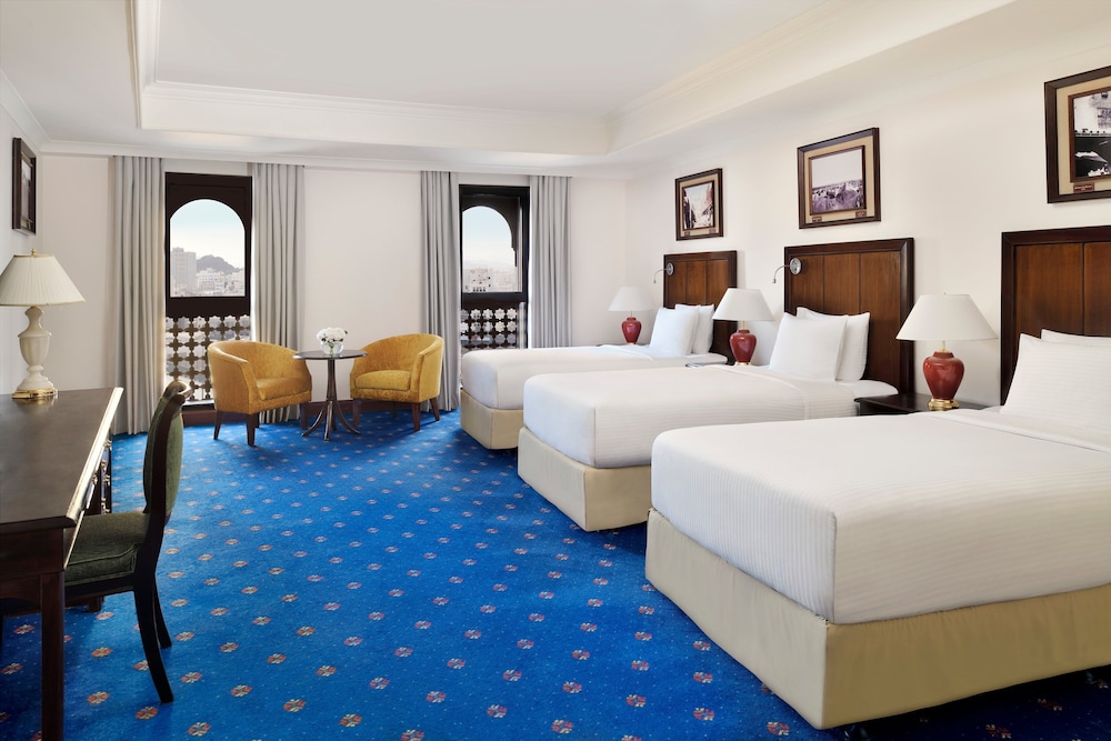 Classic Room, 3 Twin Beds, Smoking
